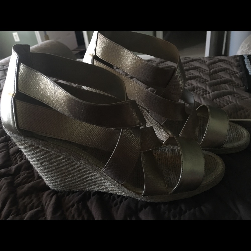 Gold wedges